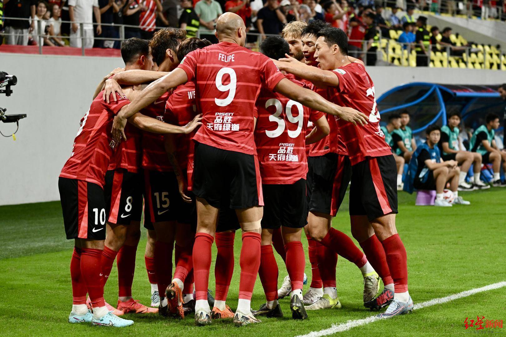 成都蓉城发布备战花絮，集结日遗憾出局，葡超任务艰巨，赛程密集仍需轮换的简单介绍